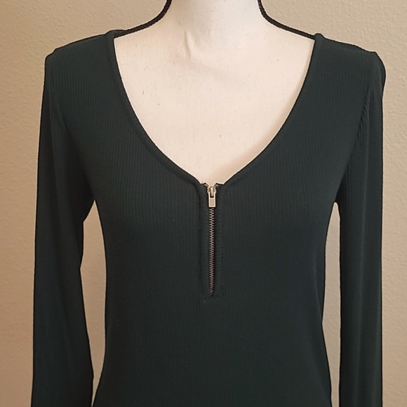 Long Sleeve Green Soft Top Express M - Picture 2 of 5